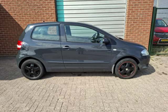 Volkswagen Fox (2009) thumbnail 4
