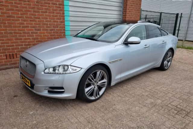 Jaguar XJ (2010) thumbnail 1