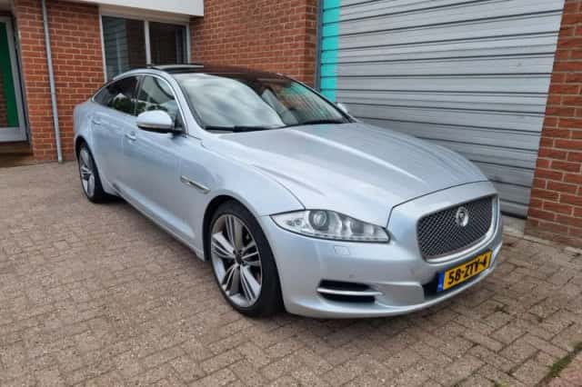 Jaguar XJ (2010) thumbnail 2