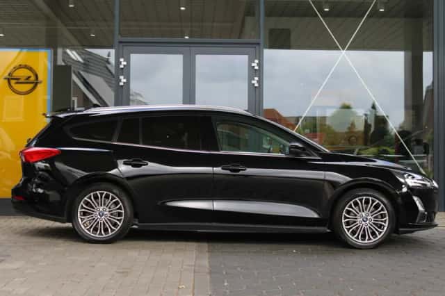 Ford Focus (2019) thumbnail 2