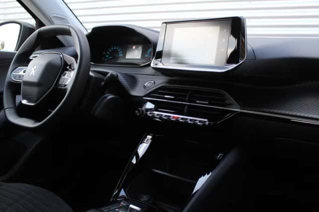 Peugeot e-2008 (2023) thumbnail 6