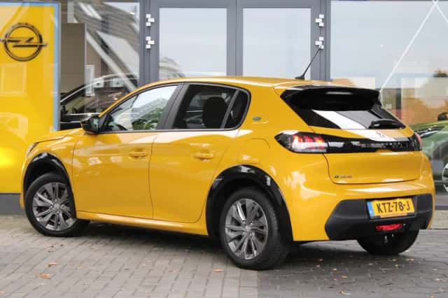 Peugeot e-208 (2022) thumbnail 3