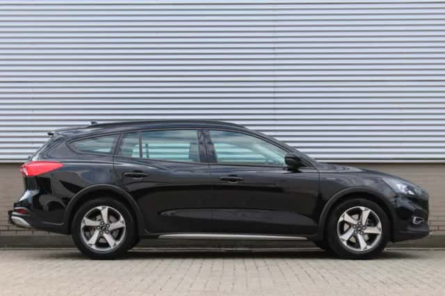 Ford Focus (2020) thumbnail 2