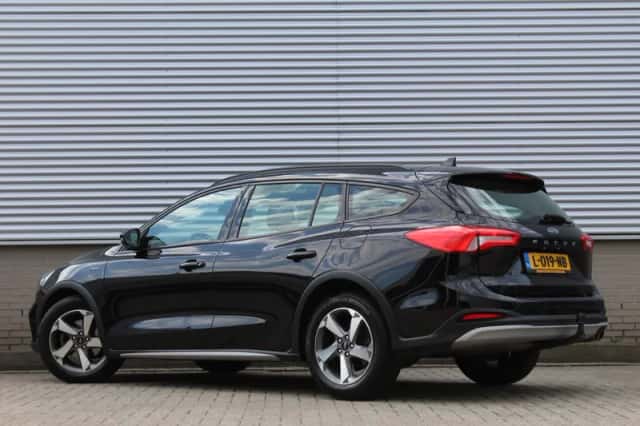Ford Focus (2020) thumbnail 3