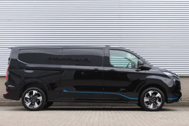 Ford E-Transit Custom (2026) thumbnail 2
