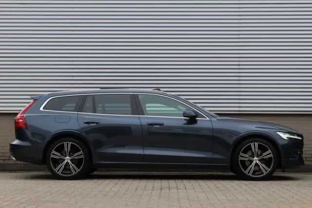Volvo V60 (2021) thumbnail 2