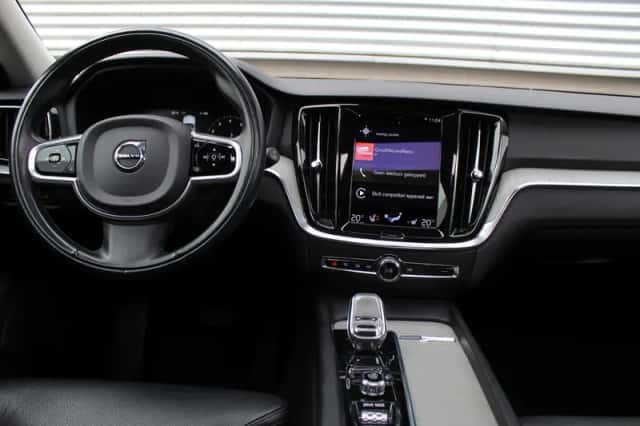 Volvo V60 (2021) thumbnail 5