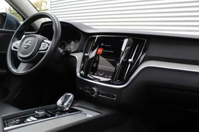 Volvo V60 (2021) thumbnail 6