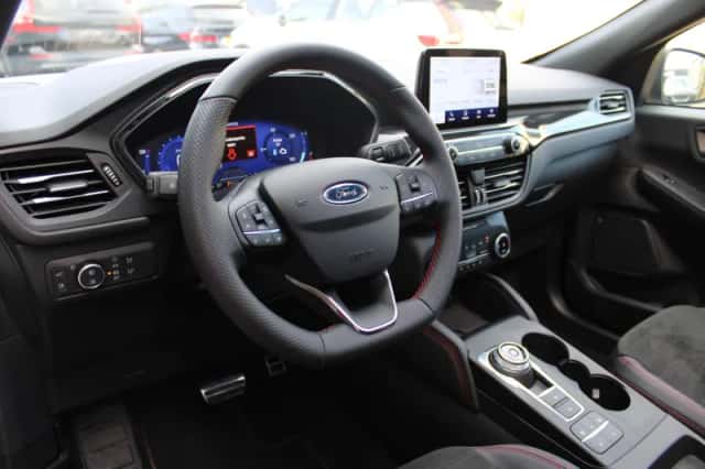 Ford Kuga (2024) thumbnail 4