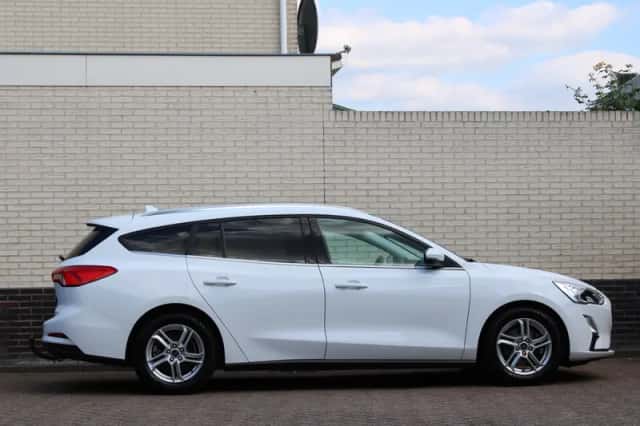 Ford Focus (2018) thumbnail 2