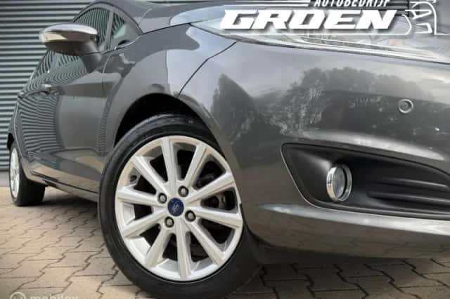 Ford Fiesta (2016) thumbnail 4