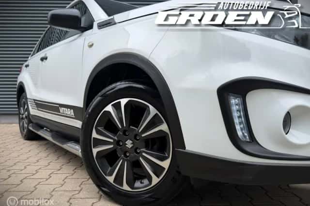 Suzuki Vitara (2016) thumbnail 5