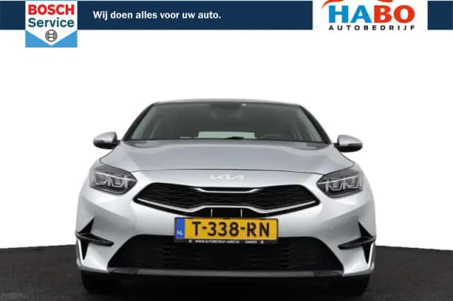 Kia Ceed (2023) thumbnail 3