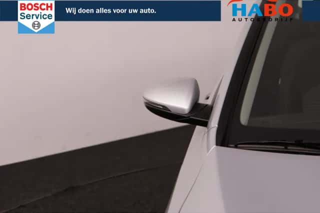 Kia Ceed (2023) thumbnail 4