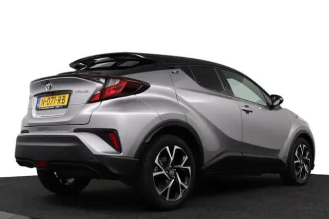Toyota C-HR (2022) thumbnail 6