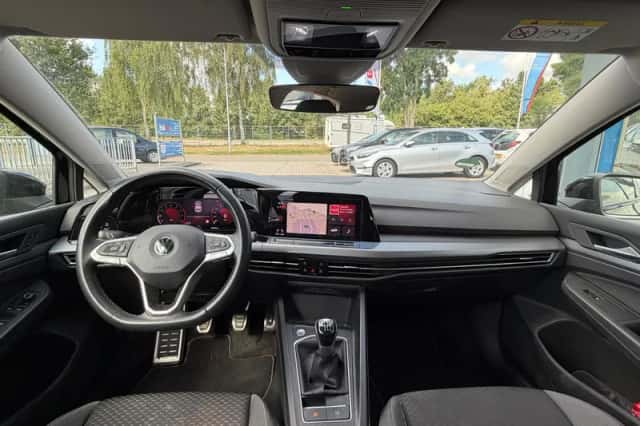 Volkswagen Golf (2022) thumbnail 3