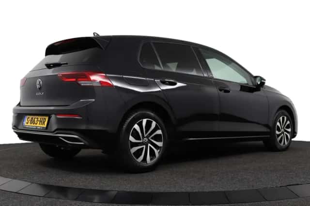 Volkswagen Golf (2022) thumbnail 6