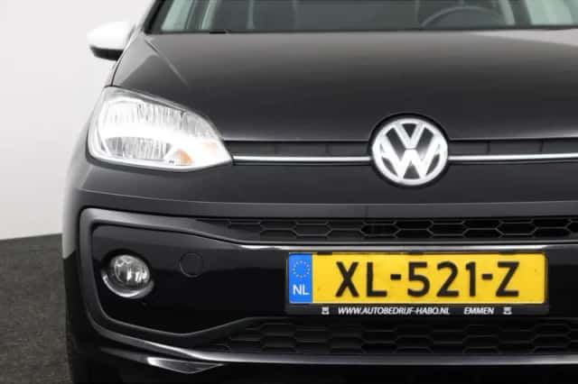 Volkswagen Up! (2019) thumbnail 4