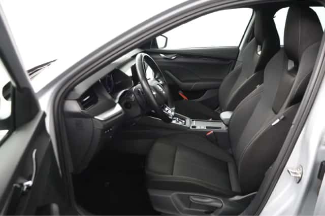 Škoda Octavia (2023) thumbnail 3