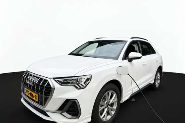 Audi Q3 (2022) thumbnail 2