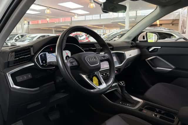 Audi Q3 (2022) thumbnail 4