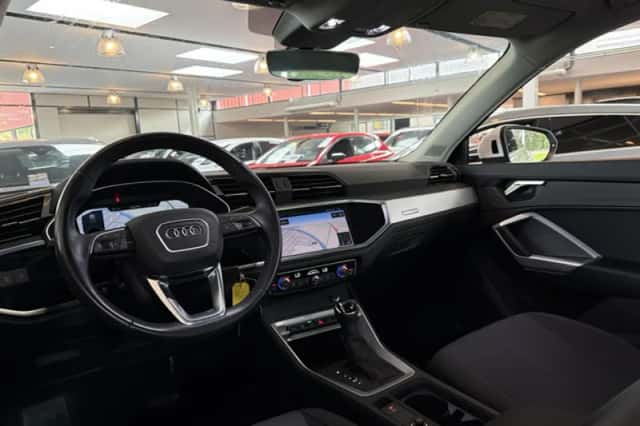 Audi Q3 (2022) thumbnail 5