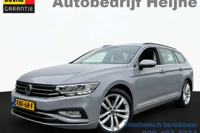 Volkswagen Passat (2022) thumbnail 1