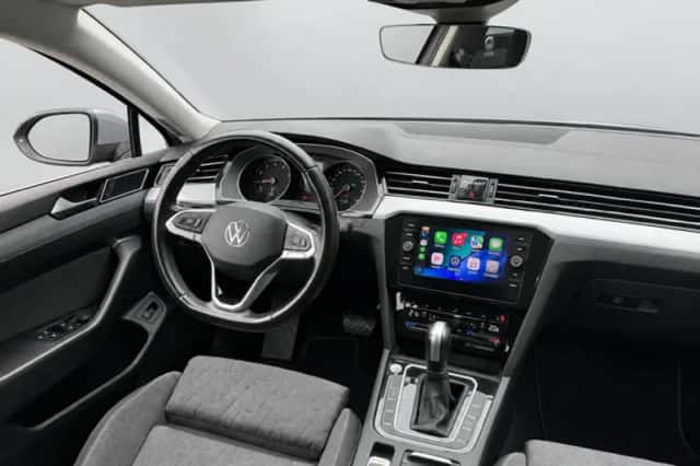 Volkswagen Passat (2022) thumbnail 2