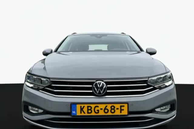 Volkswagen Passat (2022) thumbnail 4