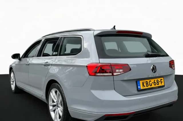 Volkswagen Passat (2022) thumbnail 6
