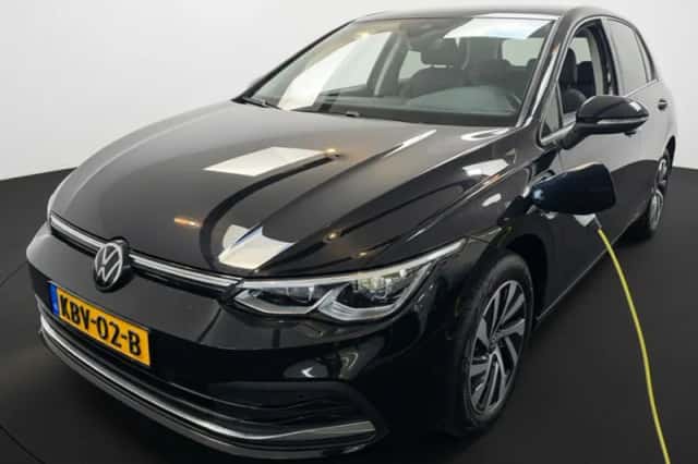 Volkswagen Golf (2023) thumbnail 3