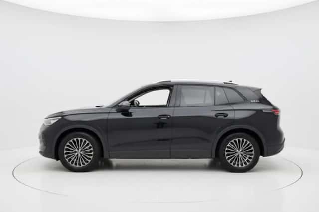 Volkswagen Tiguan (2025) thumbnail 3