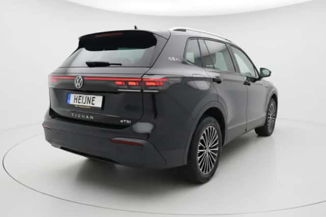 Volkswagen Tiguan (2025) thumbnail 4