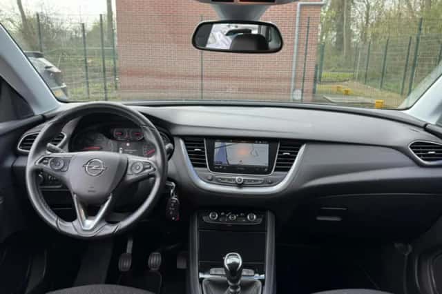 Opel Grandland (2019) thumbnail 2