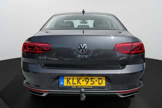 Volkswagen Passat (2021) thumbnail 6
