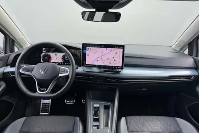 Volkswagen Golf (2025) thumbnail 2