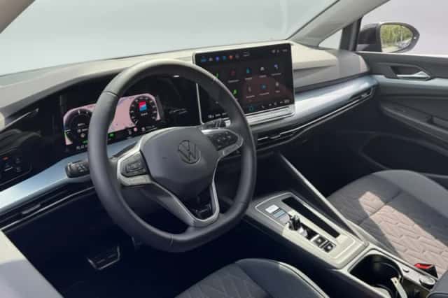 Volkswagen Golf (2025) thumbnail 6