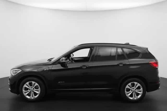 BMW X1 (2022) thumbnail 6