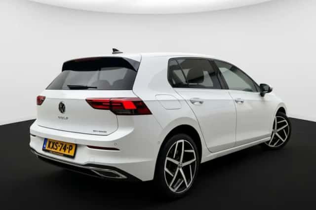 Volkswagen Golf (2022) thumbnail 3