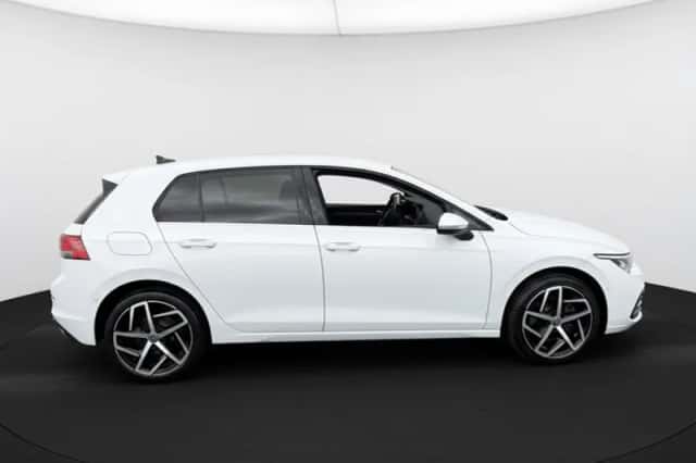 Volkswagen Golf (2022) thumbnail 4