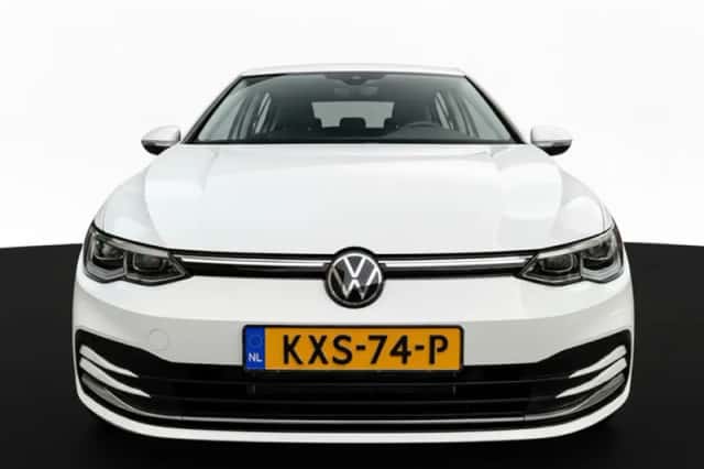 Volkswagen Golf (2022) thumbnail 4