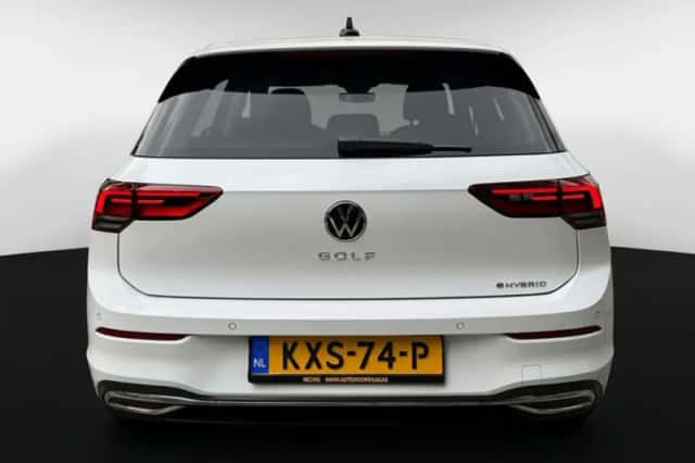 Volkswagen Golf (2022) thumbnail 5