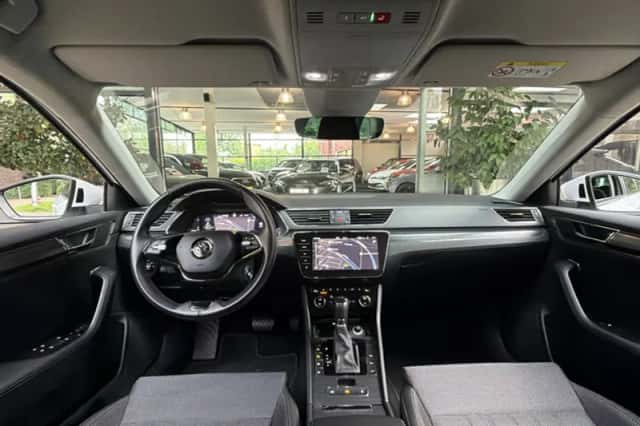 Škoda Superb (2022) thumbnail 4