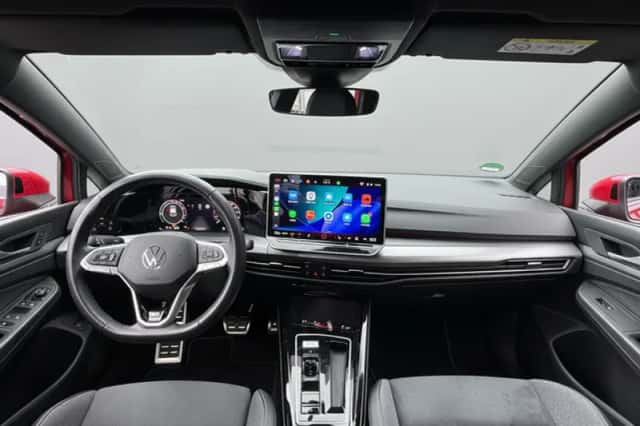 Volkswagen Golf (2024) thumbnail 2