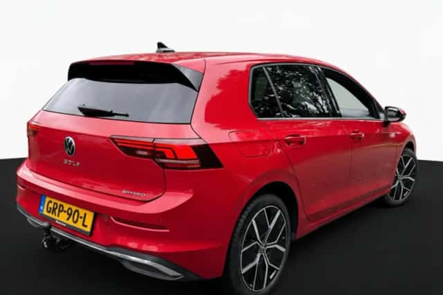 Volkswagen Golf (2024) thumbnail 3