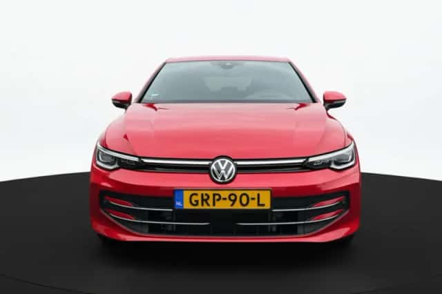 Volkswagen Golf (2024) thumbnail 4