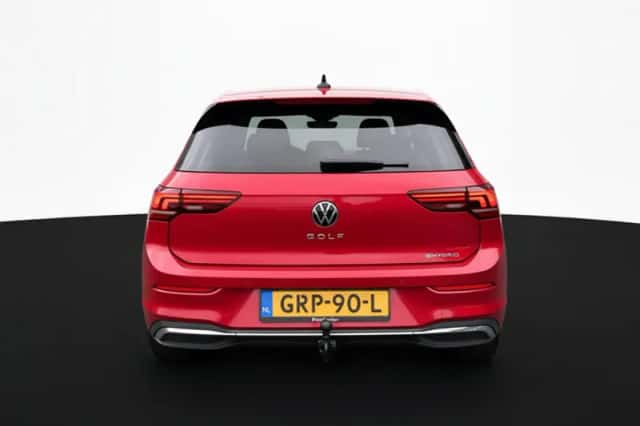 Volkswagen Golf (2024) thumbnail 5