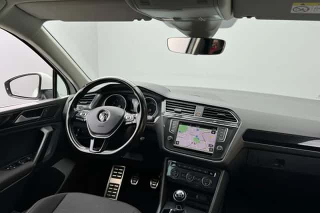 Volkswagen Tiguan (2017) thumbnail 2