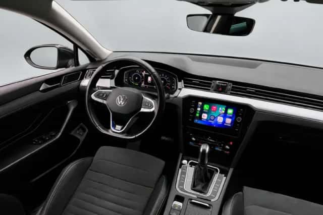 Volkswagen Passat (2023) thumbnail 2