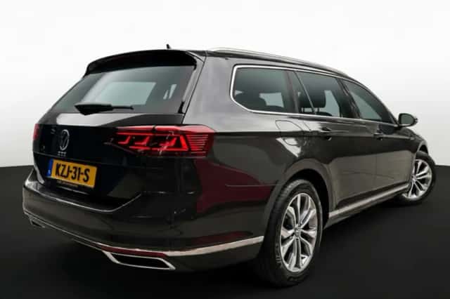 Volkswagen Passat (2023) thumbnail 3